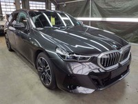 Náhled zpředu zprava