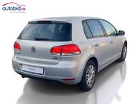 Skats no labās puses aizmugurē