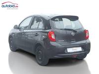 Skats no kreisās puses aizmugurē