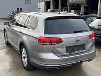 Вид сзади слева