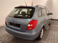 Pogled od pozadi desno