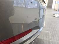 Odbijač zadaj na sredini