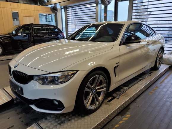 Вид спереди слева