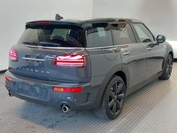 Pogled od pozadi desno