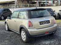 Вид сзади слева