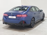 Pogled od pozadi desno