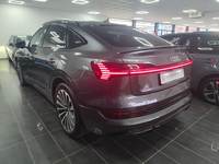 Widok z tyłu po stronie lewej