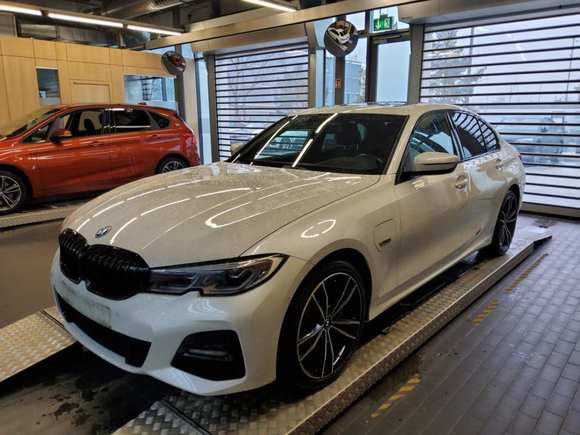 Вид спереди слева