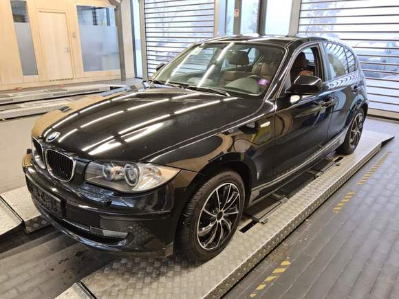 Вид спереди слева