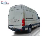 Skats no labās puses aizmugurē