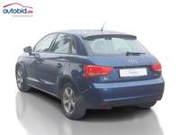 Skats no kreisās puses aizmugurē