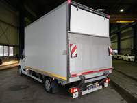 Widok z tyłu po stronie lewej