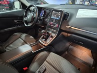 Вид на салон