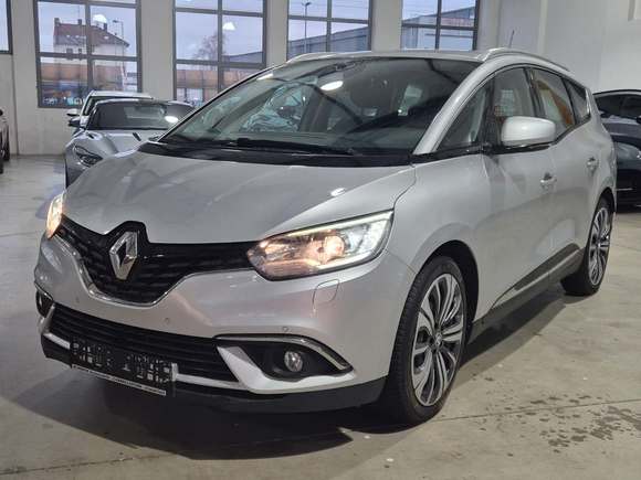 Вид спереди слева