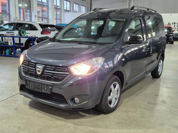 Вид спереди слева