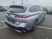 Pogled od pozadi desno