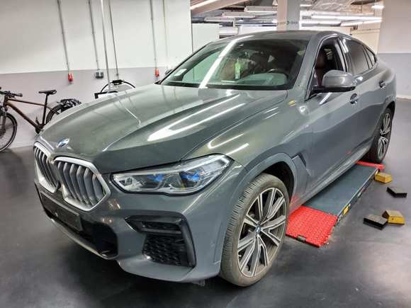 Vue de l’avant gauche