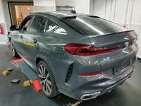 Vue de l’arrière gauche