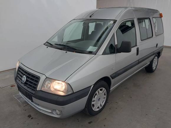 Widok z przodu po stronie lewej