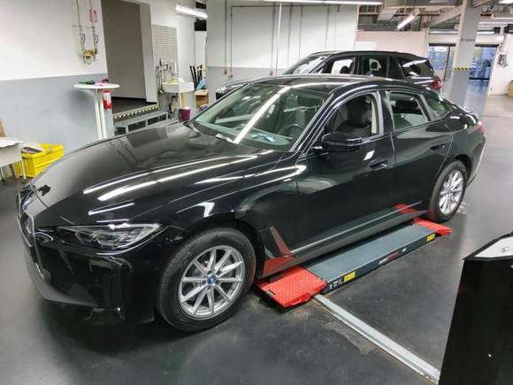 Pogled sprijeda lijevo