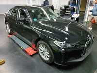 Pogled sprijeda desno