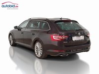 Widok z tyłu po stronie lewej