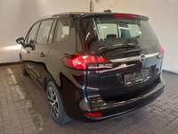 Pogled od pozadi levo