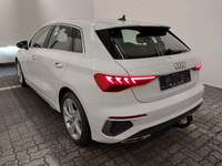 Vaade tagant vasakult