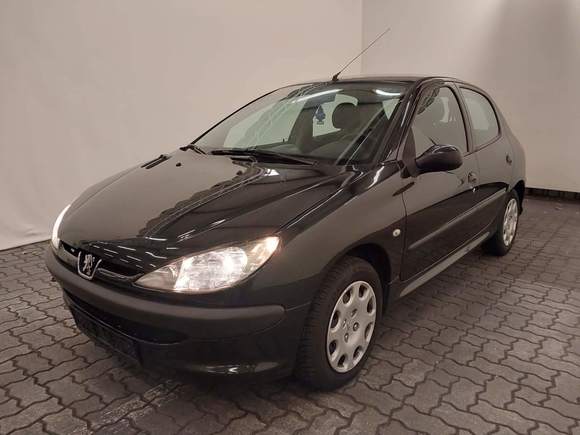 Pogled od napred levo