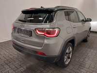 Pogled od pozadi desno