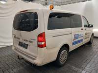 Pogled od pozadi desno