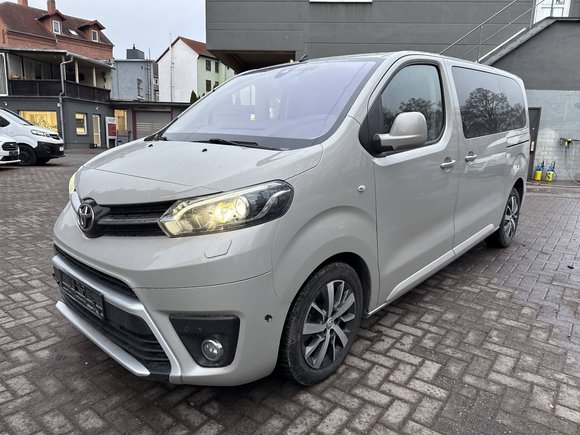 Вид спереди слева