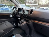 Вид на салон