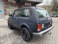 Вид сзади слева