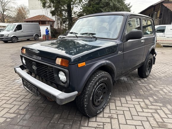 Вид спереди слева