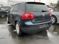 Vaade tagant vasakult