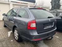 Vaade tagant vasakult