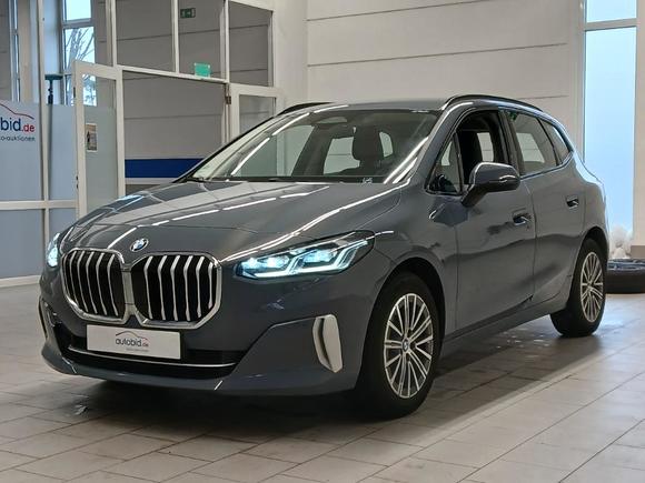 Pogled od napred levo