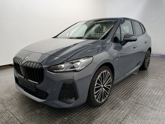 Pogled od napred levo