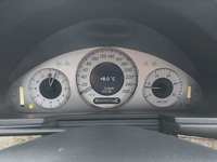 Pohľad na združený prístroj na palubnej doske