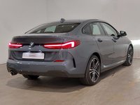 Pogled od pozadi desno