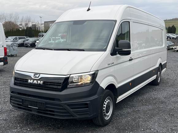 Вид спереди слева