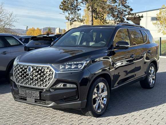 Вид спереди слева