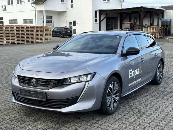 Вид спереди слева