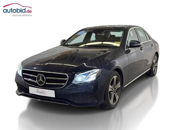 Skats no kreisās puses priekšā