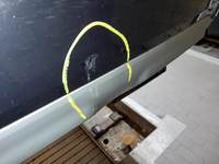 Odbijač zadaj na sredini