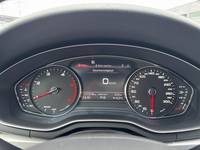 Pohľad na združený prístroj na palubnej doske