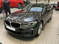 Skats no kreisās puses priekšā