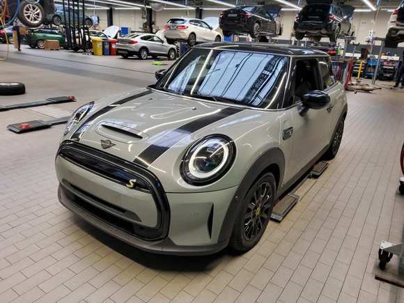 Skats no kreisās puses priekšā