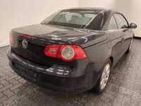 Pogled od pozadi desno